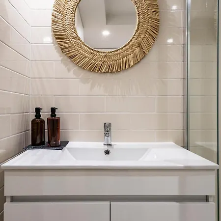 Stylish Duplex With Balcony In By Lovelystay Апартаменты