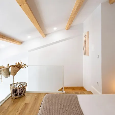 Stylish Duplex With Balcony In By Lovelystay Апартаменты *