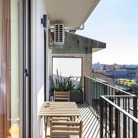 Appartement Stylish Duplex With Balcony In By Lovelystay *
